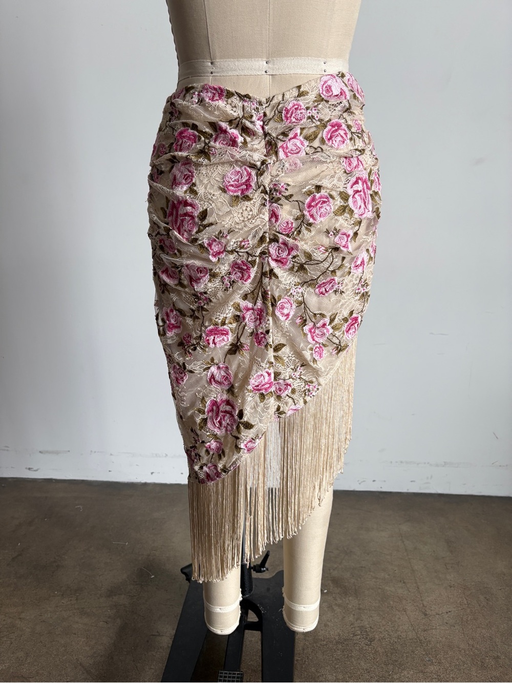 $319 NWT For Love And Lemons “Esme” Rose Embroidered Asymmetrical Skirt Sz 8 - Picture 9 of 15